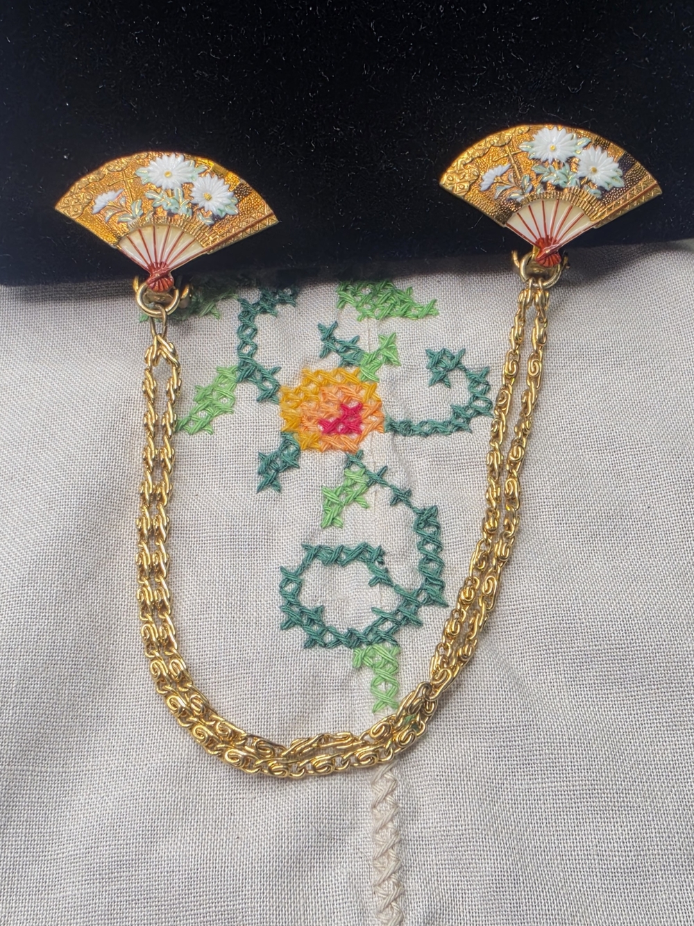 Beautiful Vintage Molded Glass Gold Fan Chained Sweater Clips Guard